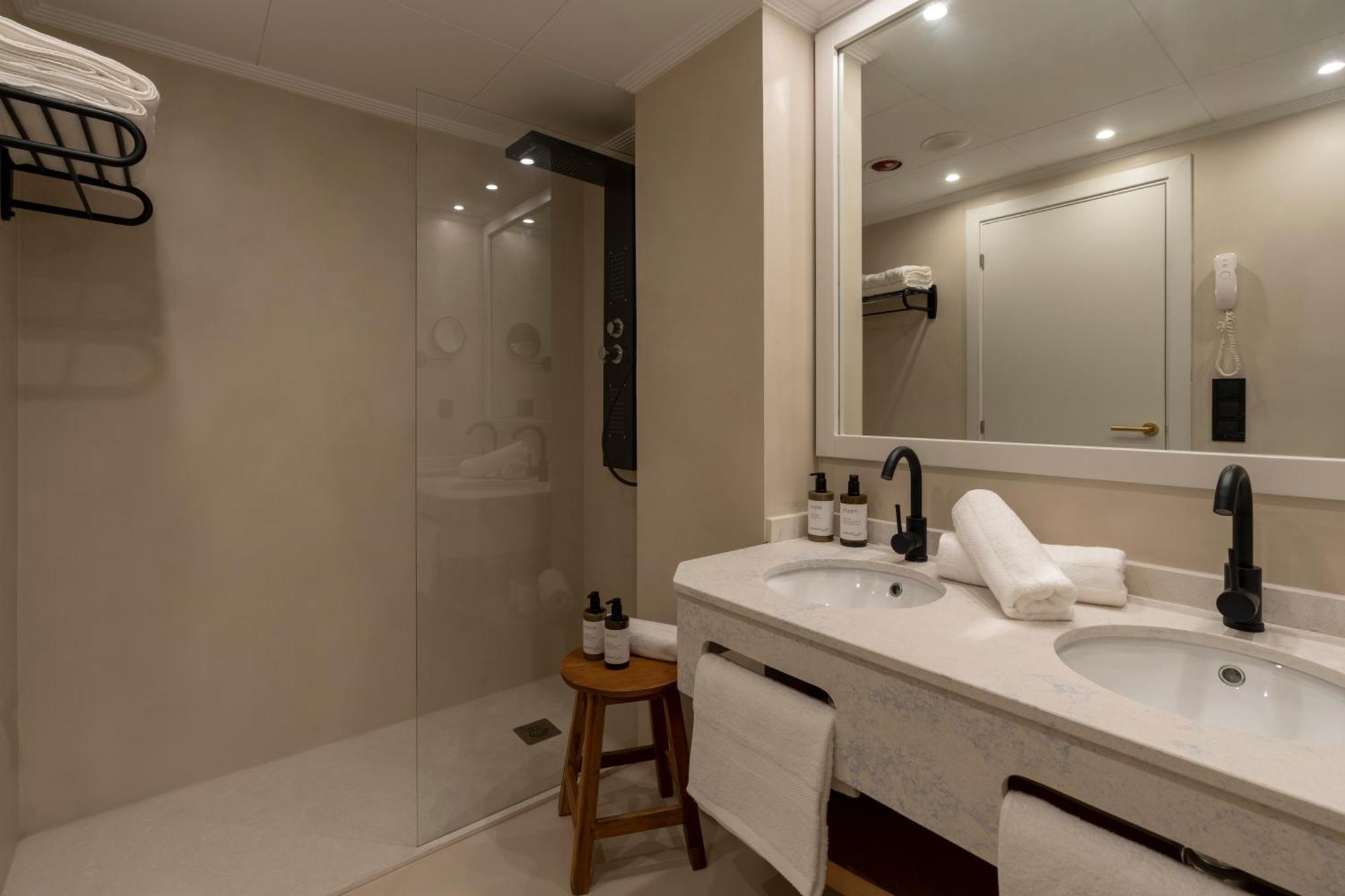 Quadruple Room with Sea View,1662976843:JPEG